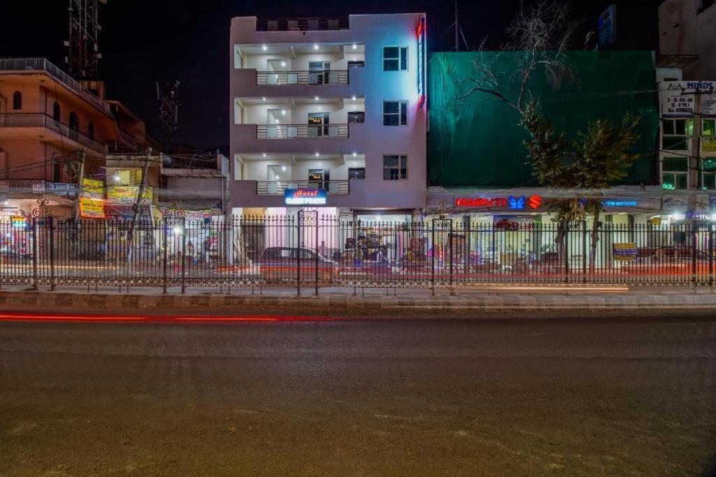 Hotel Classic Paradise Yeni Delhi Dış mekan fotoğraf