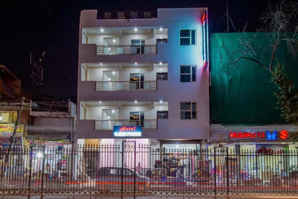 Hotel Classic Paradise Yeni Delhi Dış mekan fotoğraf